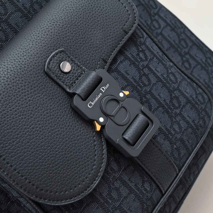 dior-saddle-zip-backpack-black-gallery-4