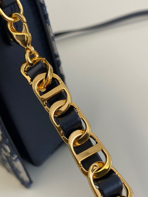 dior-signature-cd-square-gallery-4