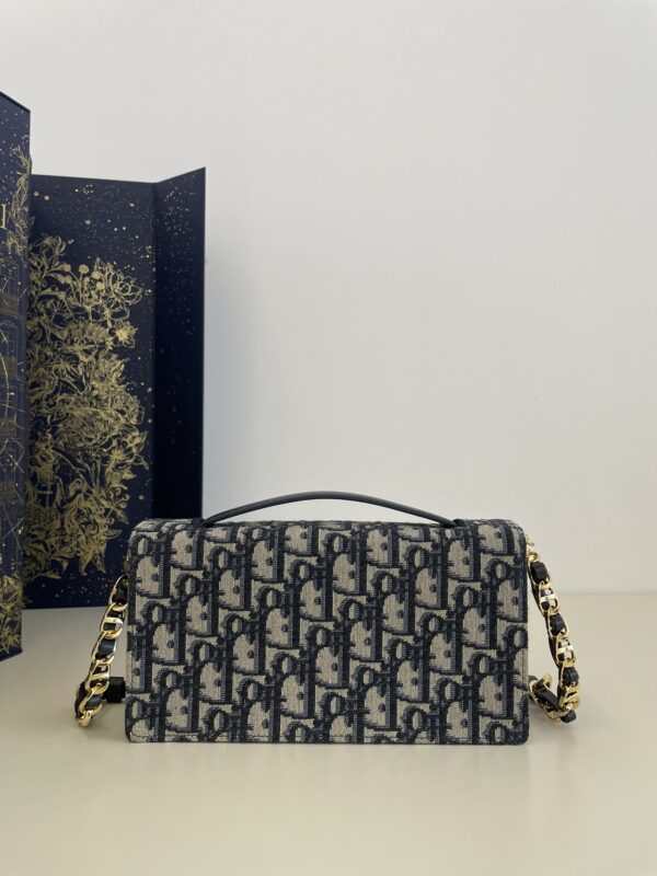 dior-signature-cd-square-gallery-7