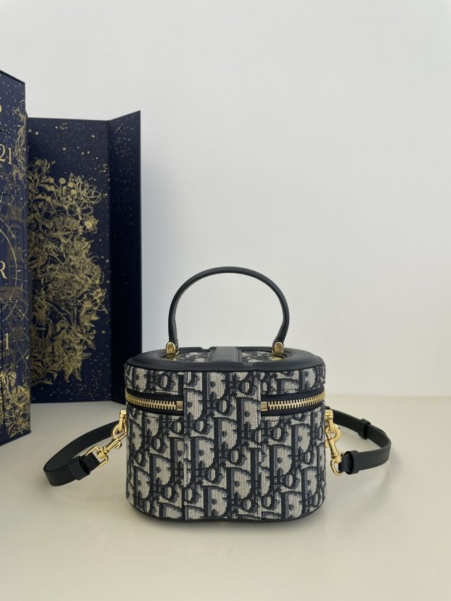 dior-signature-vanity-gallery-1