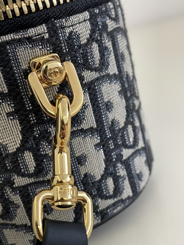 dior-signature-vanity-gallery-2