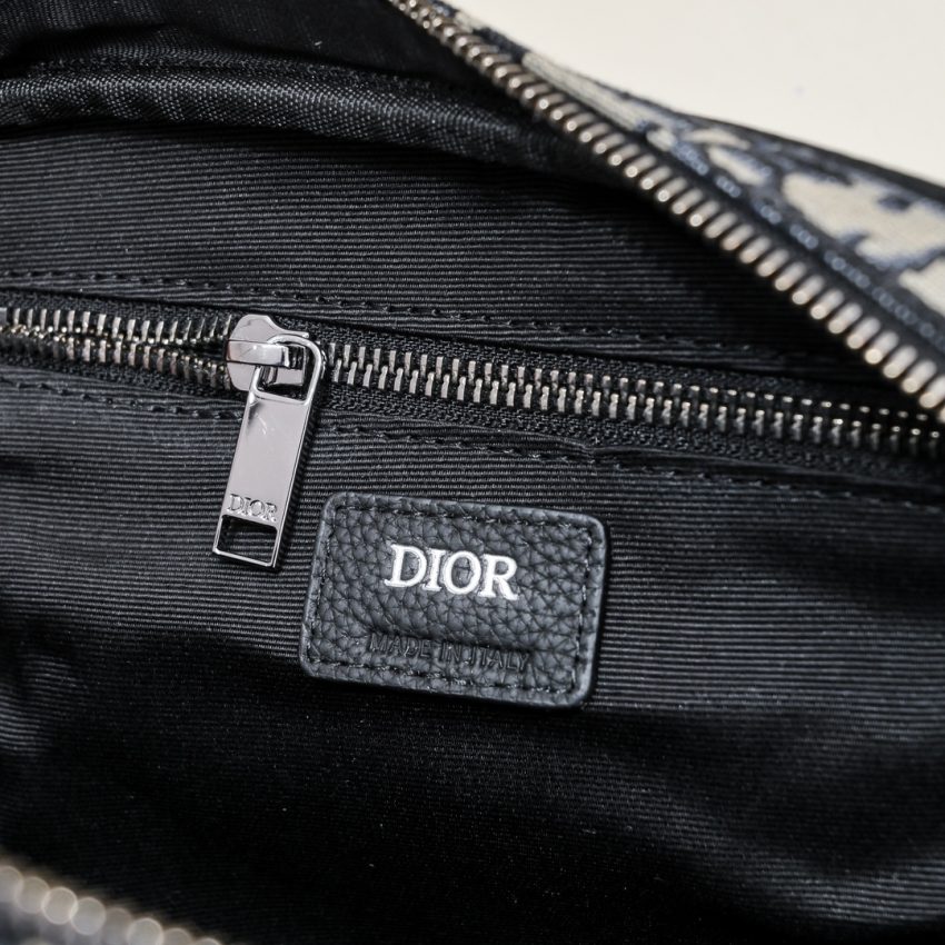 dior-tioletry-bag-gallery-7