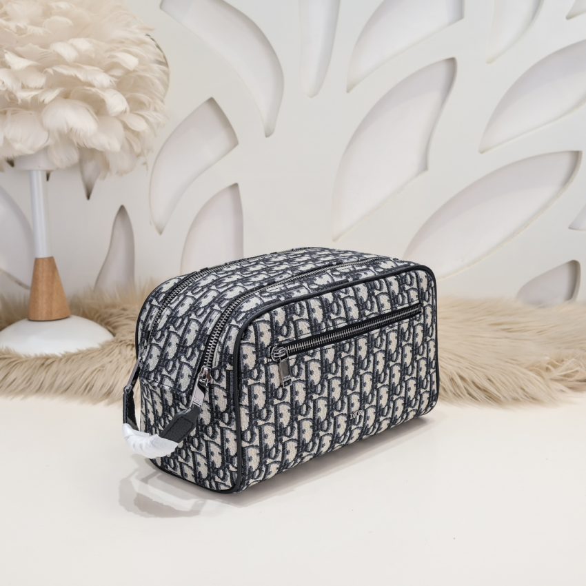 dior-tioletry-bag-gallery-8