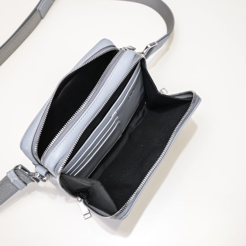 dior-zipped-pouch-diamond-blue-gallery-5