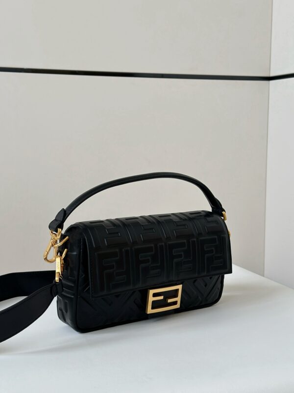 fendi-baguette-black-gallery-1