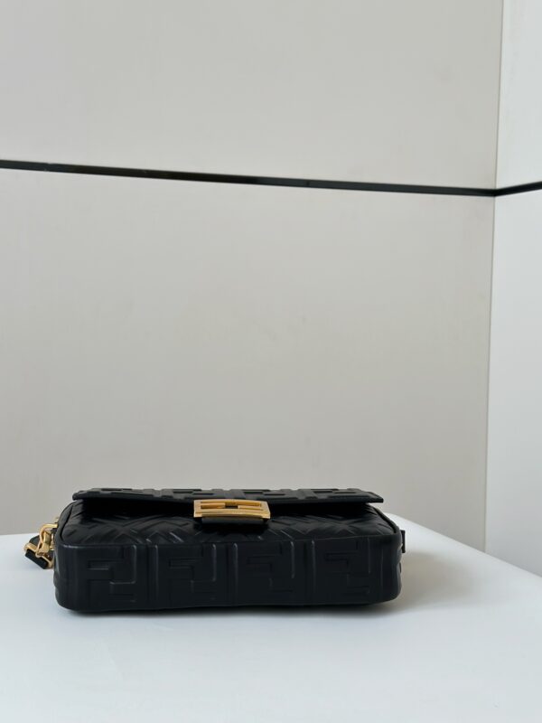 fendi-baguette-black-gallery-2
