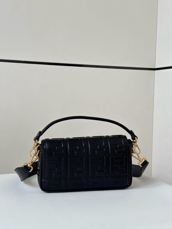 fendi-baguette-black-gallery-3