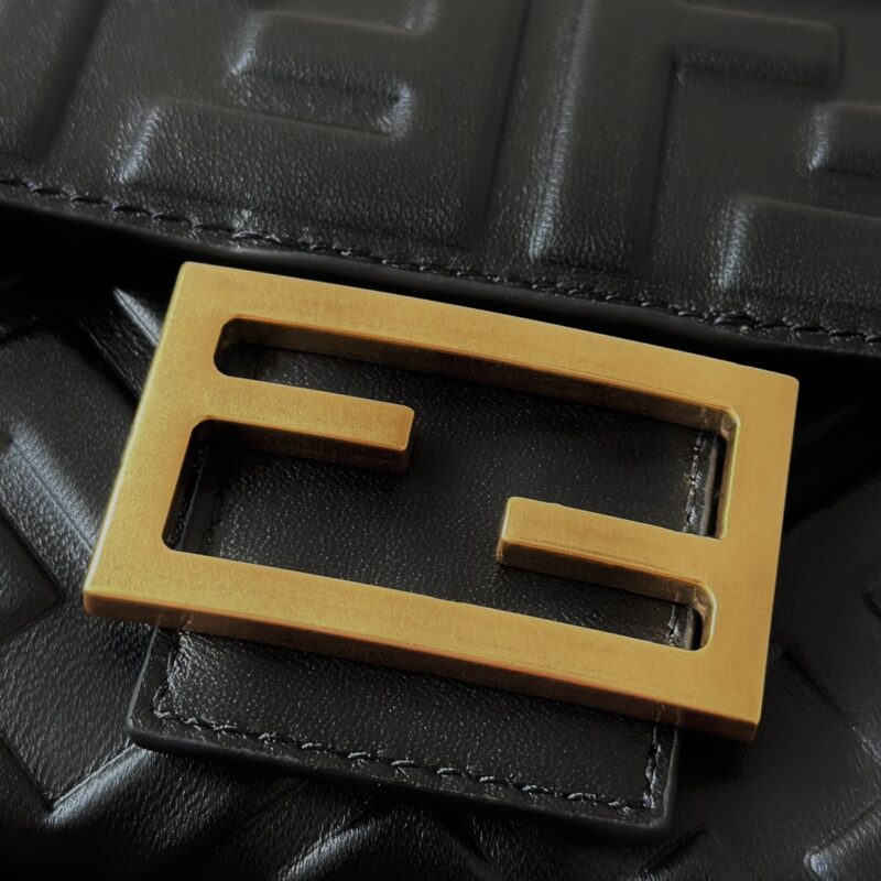fendi-baguette-black-gallery-4