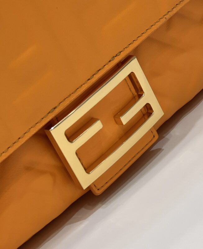 fendi-baguette-orange-gallery-5
