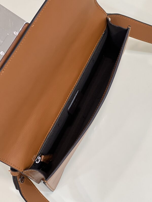 fendi-baguette-pouch-brown-gallery-7