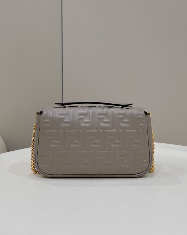 fendi-baguette-sliding-chain-beige-gallery-1