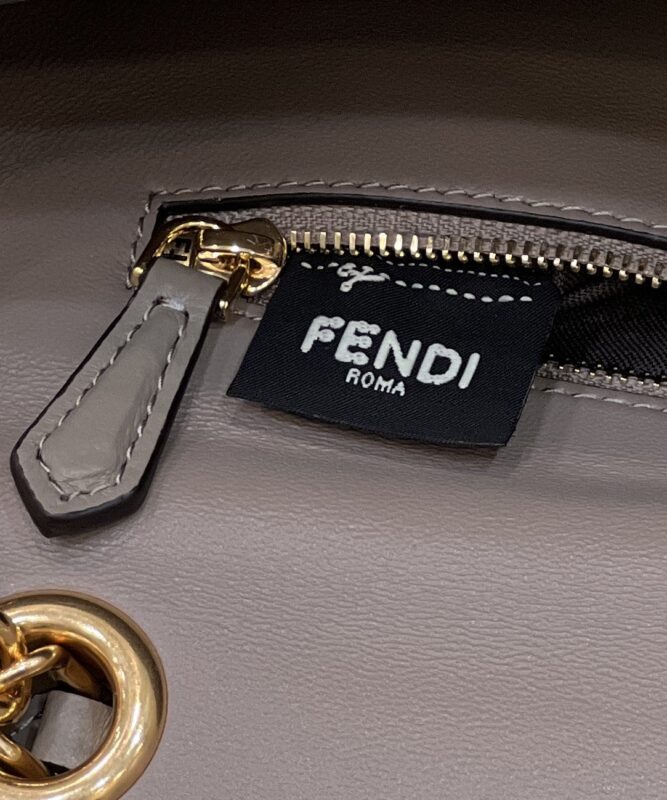 fendi-baguette-sliding-chain-beige-gallery-6