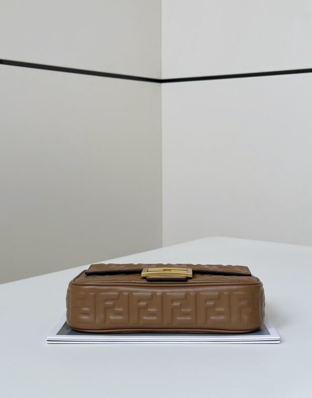 fendi-baguette-sliding-chain-brown-gallery-3