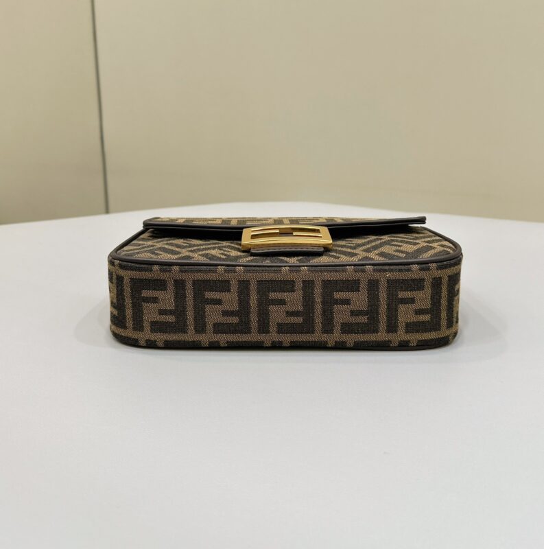 fendi-baguette-sliding-chain-ff-brown-gallery-3