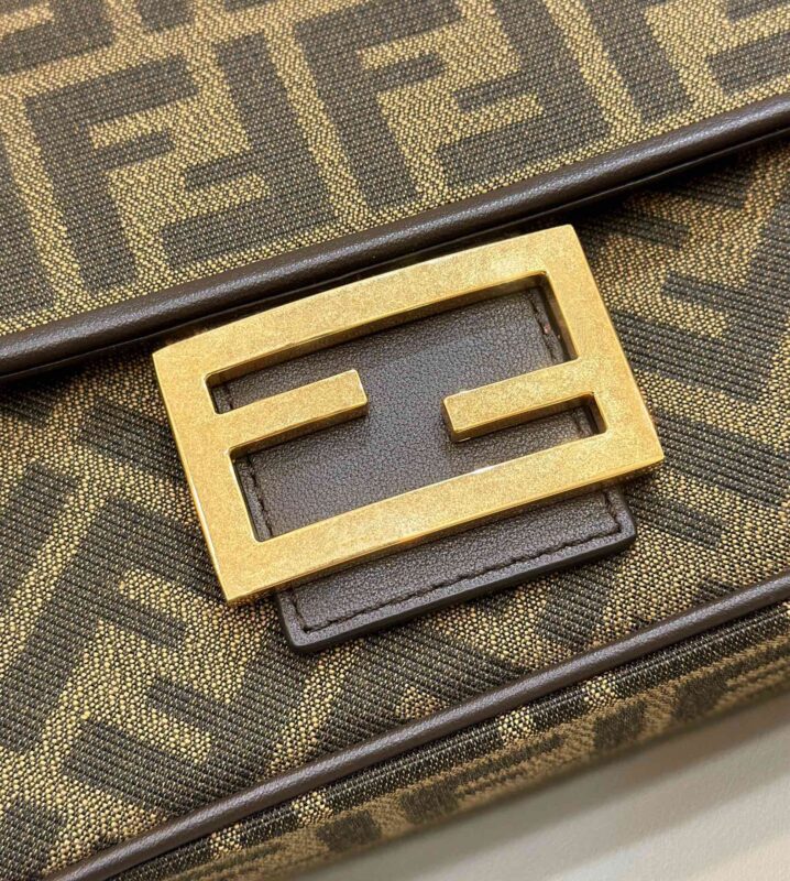 fendi-baguette-sliding-chain-ff-brown-gallery-4