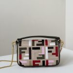 fendi-baguette-small-beige-gallery-3