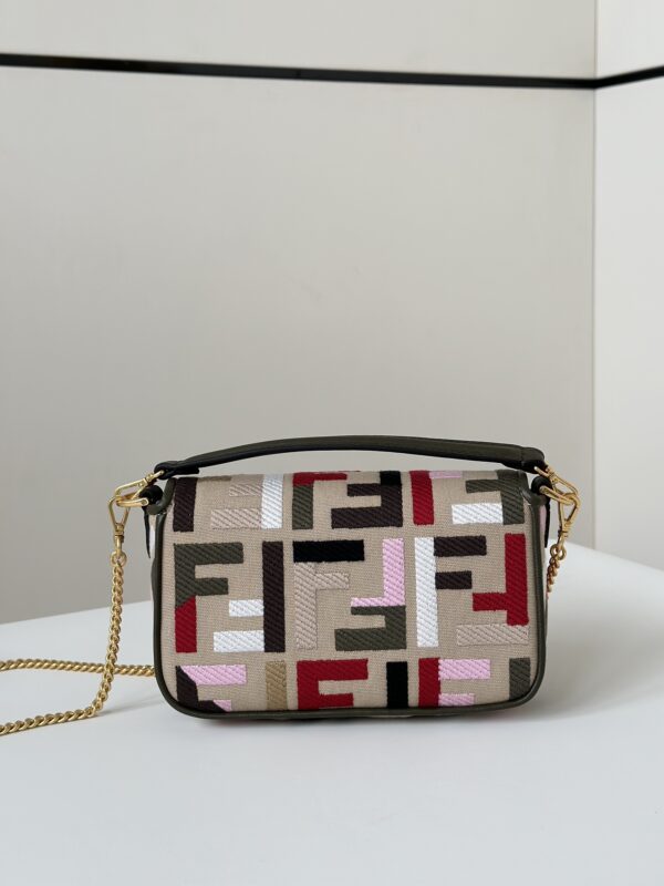 fendi-baguette-small-beige-gallery-3