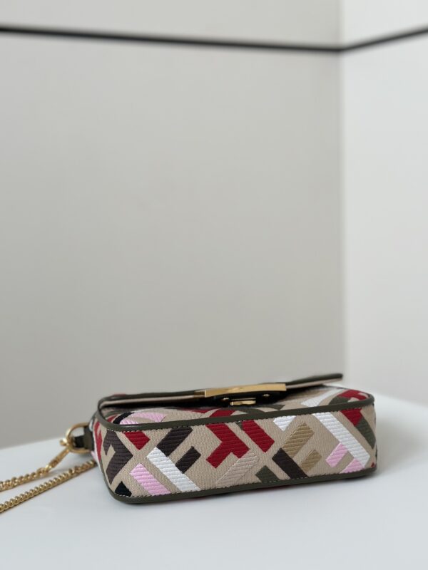 fendi-baguette-small-beige-gallery-4