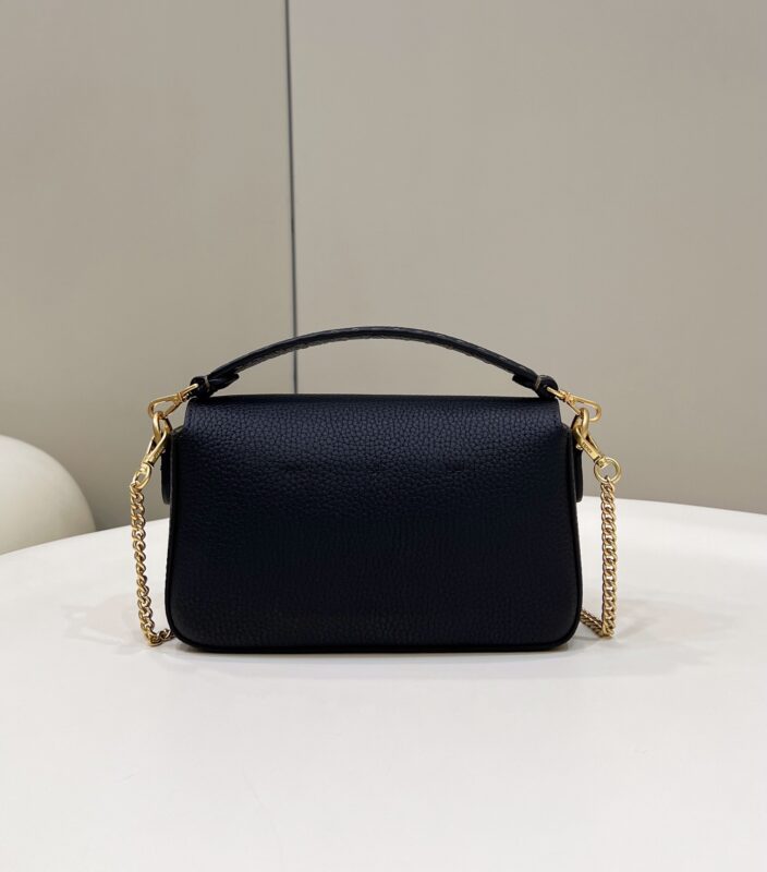 fendi-baguette-small-black-gallery-1
