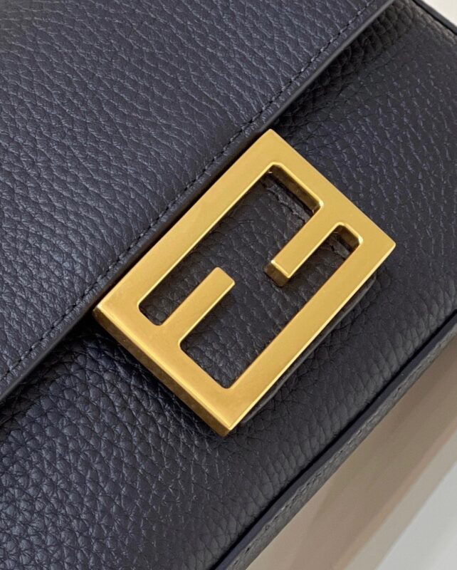 fendi-baguette-small-black-gallery-4