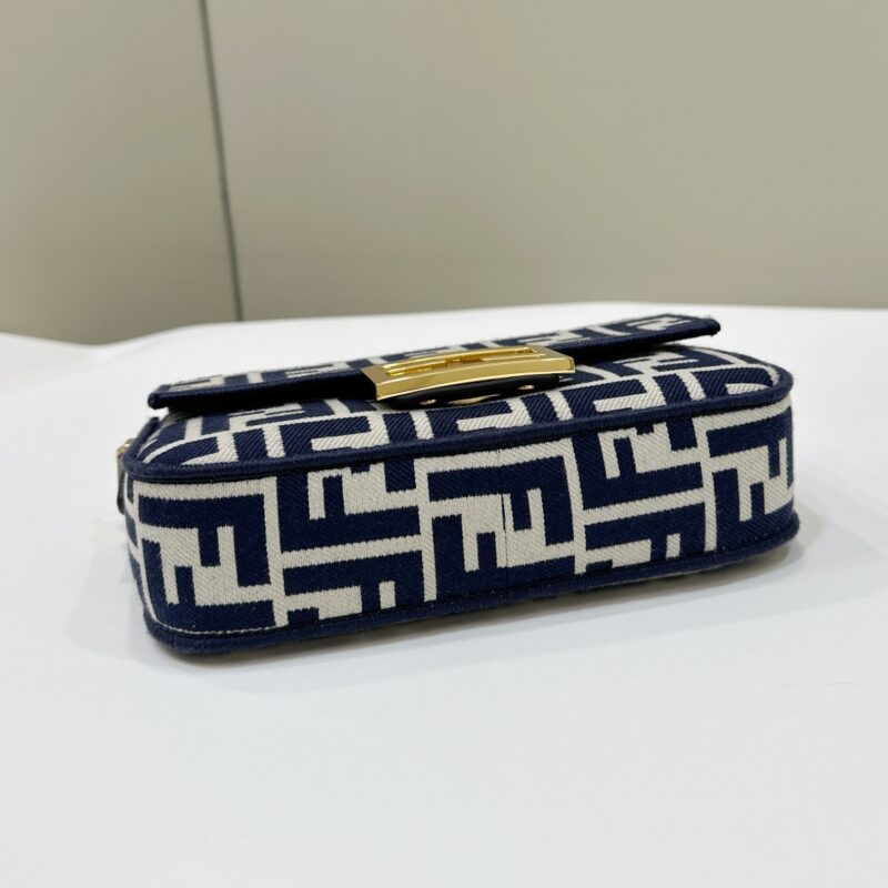 fendi-baguette-small-cotton-blue-gallery-3