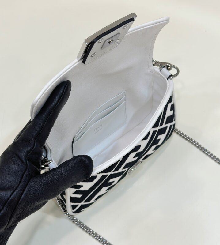 fendi-baguette-small-white-gallery-7