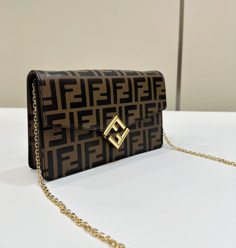 fendi-baguette-wallet-on-chain-gallery-2