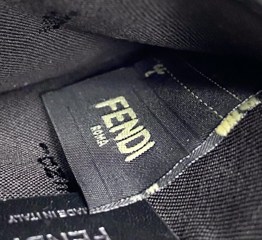 fendi-card-holder-gallery-7