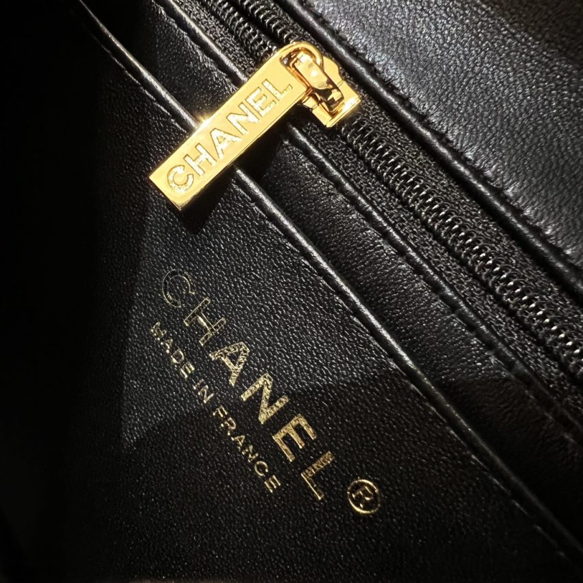 g1-11 CHANEL Flap V 17cm - chanel chevron mini dupe detail 1
