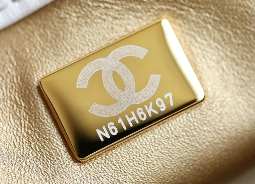 g1-16 CHANEL CF 20 cm Golden Ball White - fake chanel golden ball white detail 1