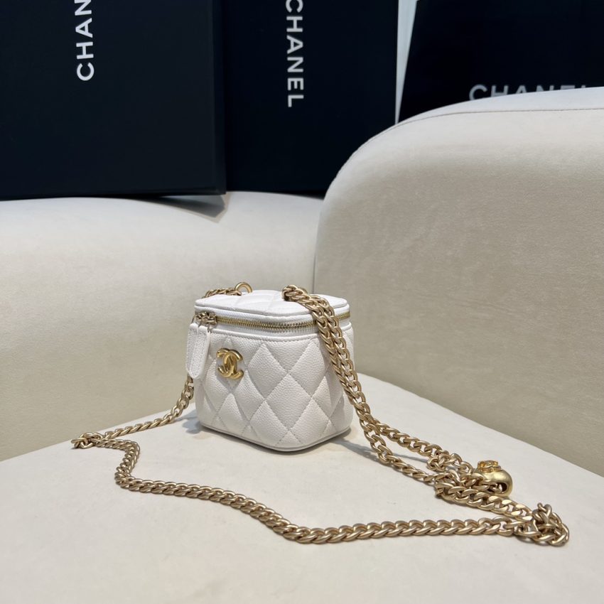 g1-25 CHANEL 23P Heart Lipstick Bag White - fake chanel heart lipstick white detail 1