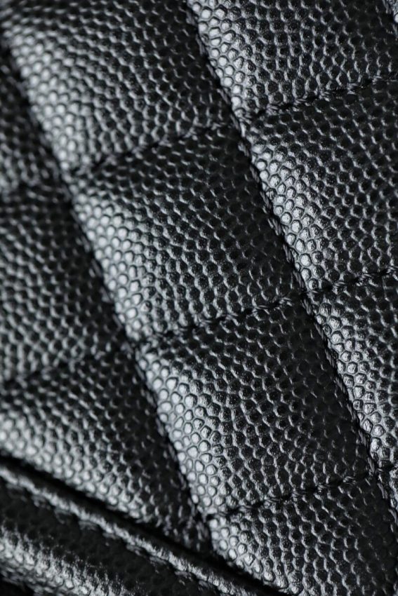 g1-5 CHANEL Le Boy Black - chanel boy bag black dupe detail 1