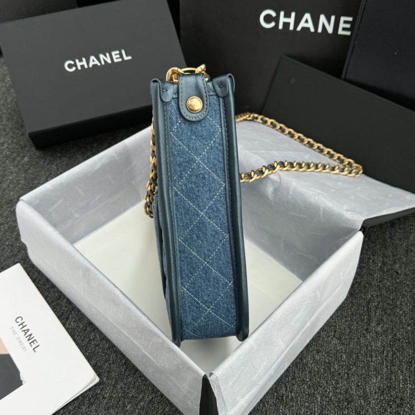 g10-1 CHANEL 23S Hobo Denim - chanel denim hobo dupe detail 10