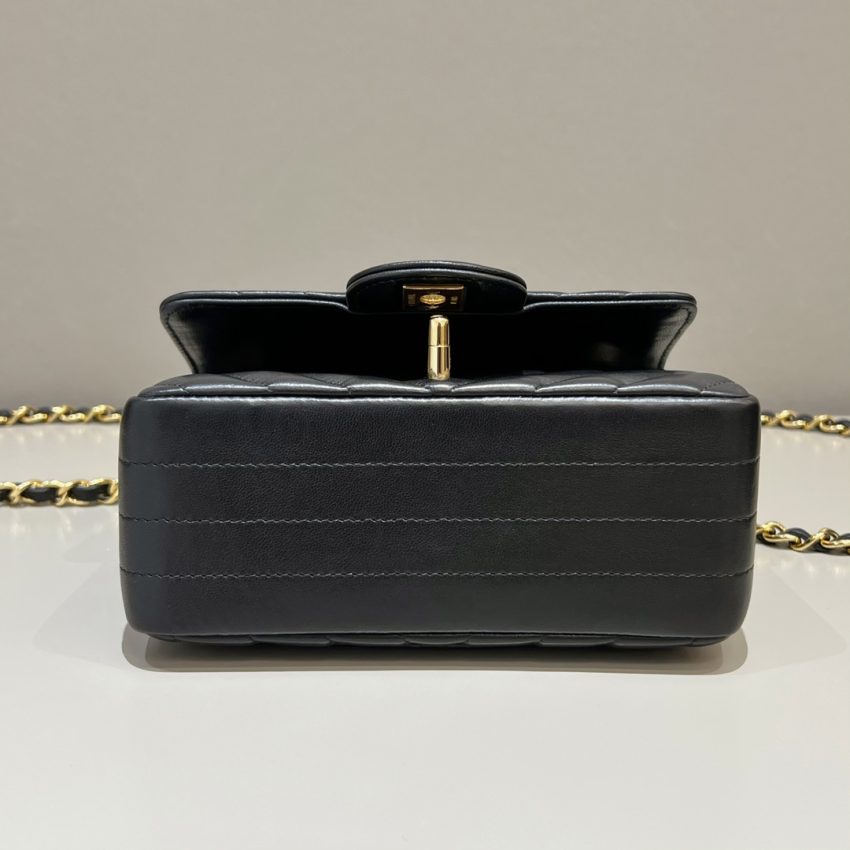 g2-11 CHANEL Flap V 17cm - chanel chevron mini dupe detail 2