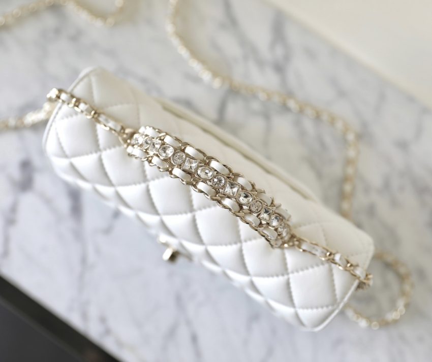 g2-22 CHANEL CF 20 cm Handle White - fake chanel flap handle white detail 2