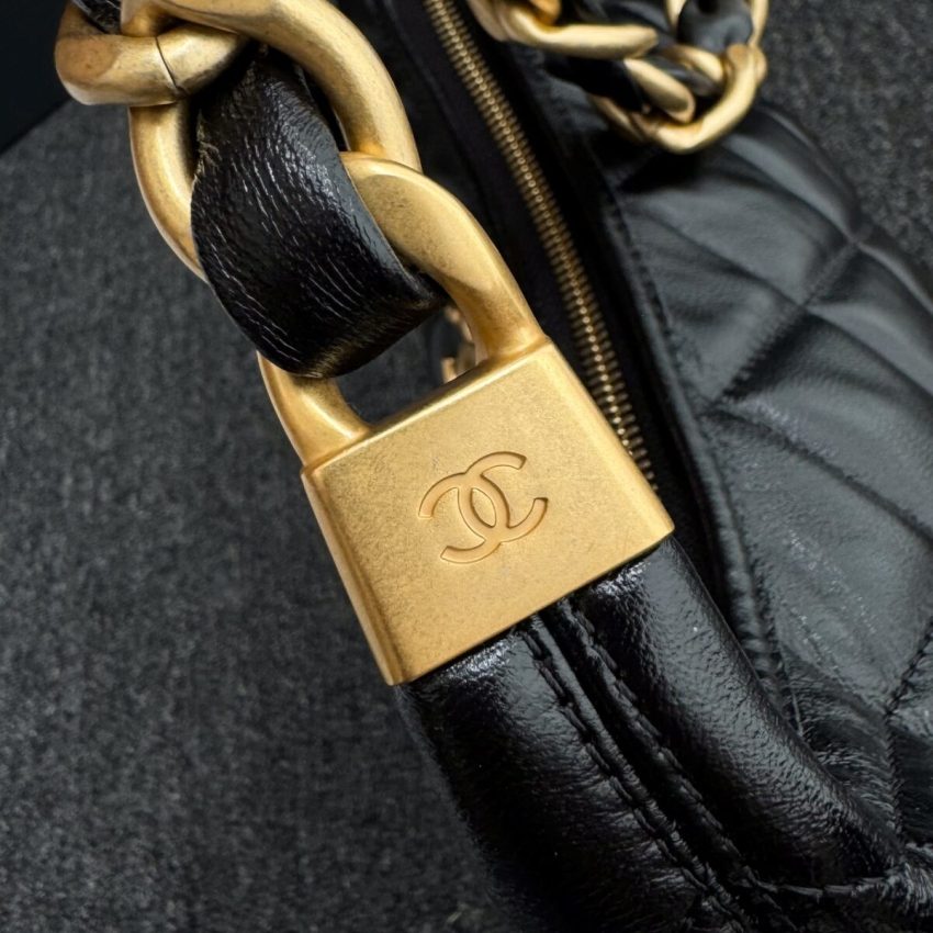 CHANEL 24a Hobo Large Black - chanel 24a hobo large black dupe detail 2