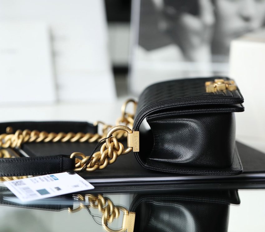 g2-5 CHANEL Le Boy Black - chanel boy bag black dupe detail 2
