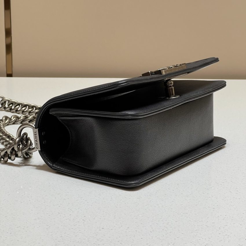 g2-9 CHANEL Le Boy V Black - Silver - chanel boy v pattern replica detail 2
