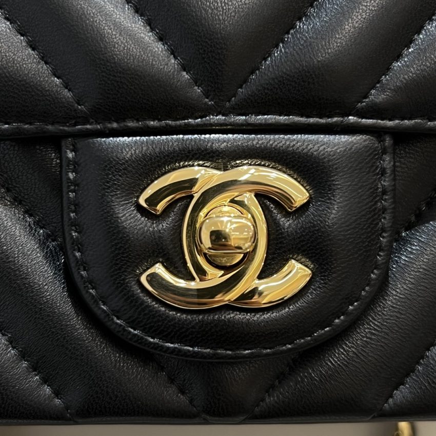g3-11 CHANEL Flap V 17cm - chanel chevron mini dupe detail 3