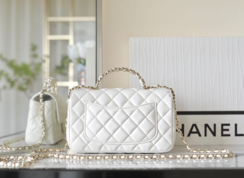 g3-22 CHANEL CF 20 cm Handle White - fake chanel flap handle white detail 3
