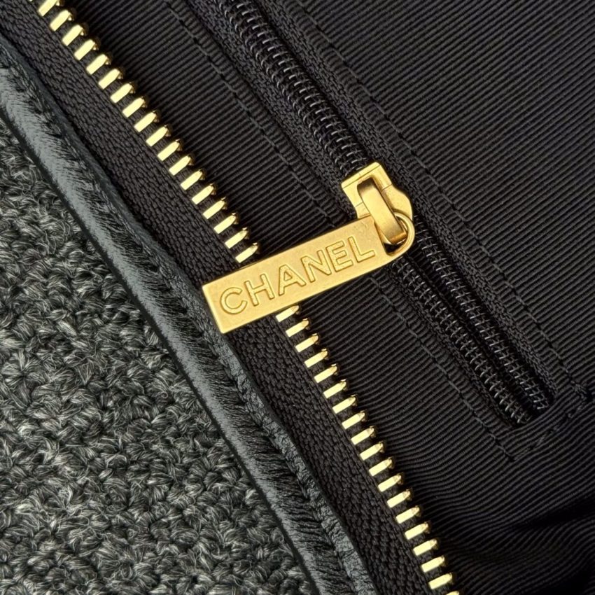 CHANEL 24a Hobo Large Black - chanel 24a hobo large black dupe detail 3
