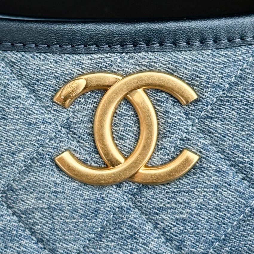 g4-30 CHANEL 23S Hobo Denim - chanel denim hobo dupe detail 4