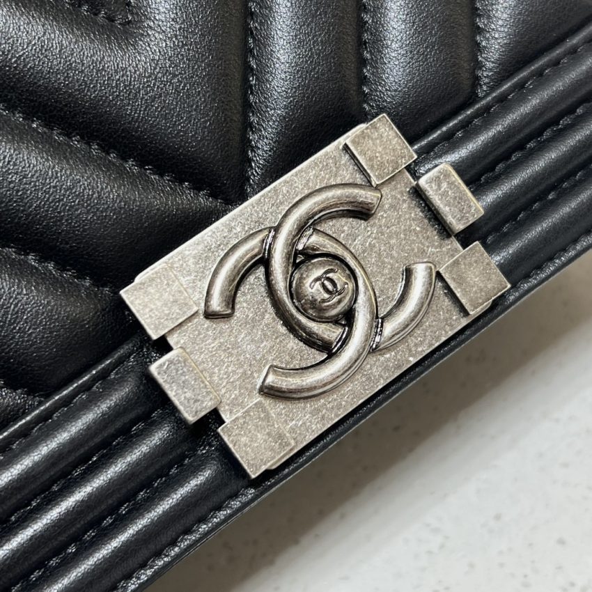 g4-9 CHANEL Le Boy V Black - Silver - chanel boy v pattern replica detail 4