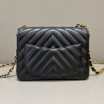 g5-11 CHANEL Flap V 17cm - chanel chevron mini dupe detail 5