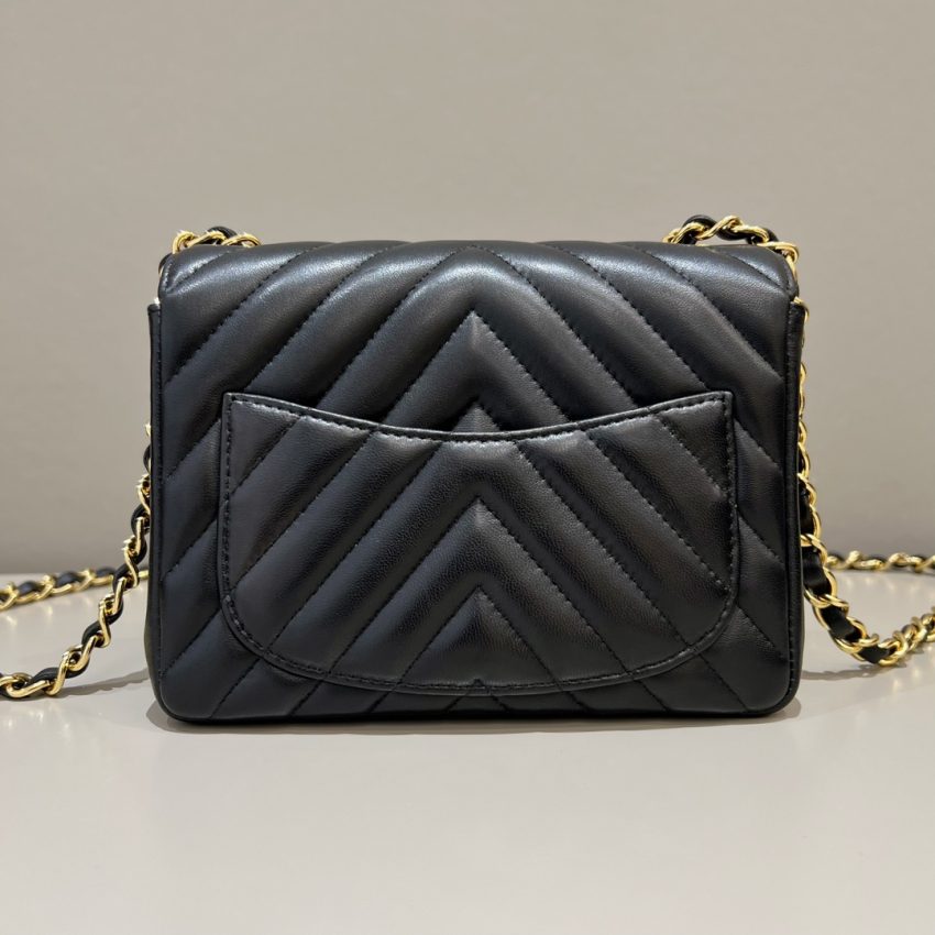 g5-11 CHANEL Flap V 17cm - chanel chevron mini dupe detail 5