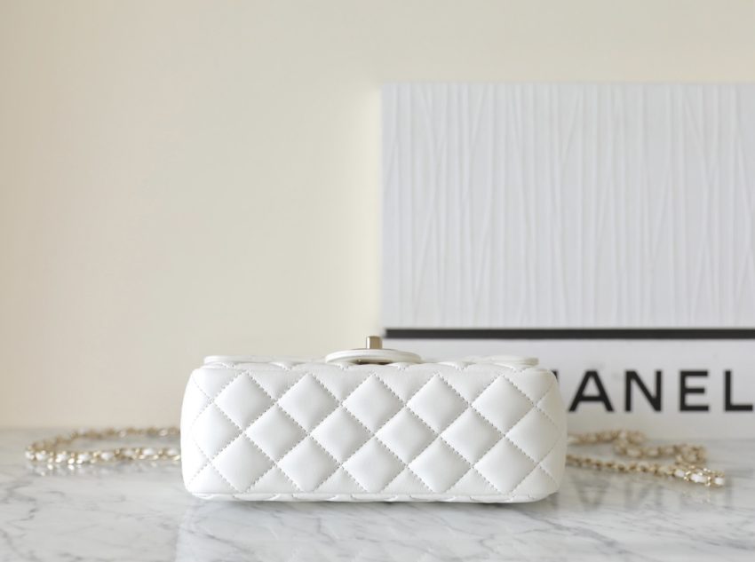 g5-22 CHANEL CF 20 cm Handle White - fake chanel flap handle white detail 5