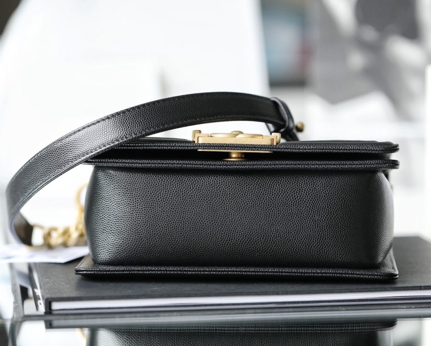 g5-5 CHANEL Le Boy Black - chanel boy bag black dupe detail 5