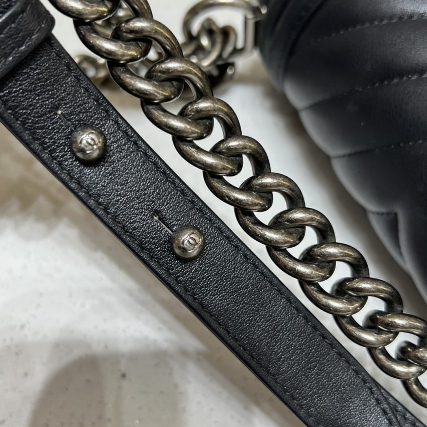 g5-9 CHANEL Le Boy V Black - Silver - chanel boy v pattern replica detail 5