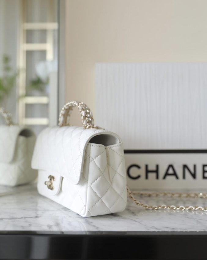g6-20 CHANEL CF 20 cm Handle White - fake chanel flap handle white detail 6