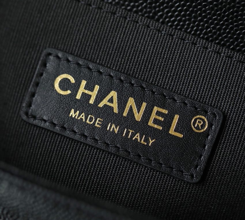 g6-5 CHANEL Le Boy Black - chanel boy bag black dupe detail 6